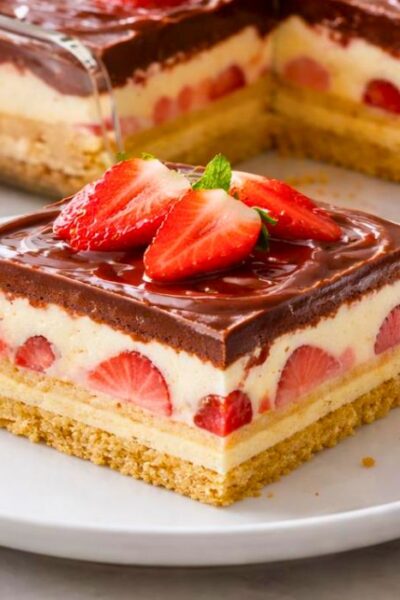 Strawberry Eclair Cake Recipe