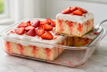 Pioneer Woman Strawberry Poke Cake Recipe