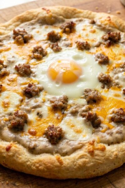 Biscuits and Sausage Gravy Pizza Recipe