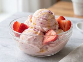 Strawberry Greek Frozen Yogurt Recipe